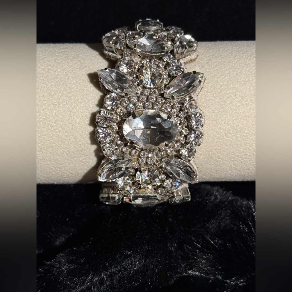 Deepa Gurnani Handmade Swarovski Crystal Bracket Soft And Comfortable 7”
